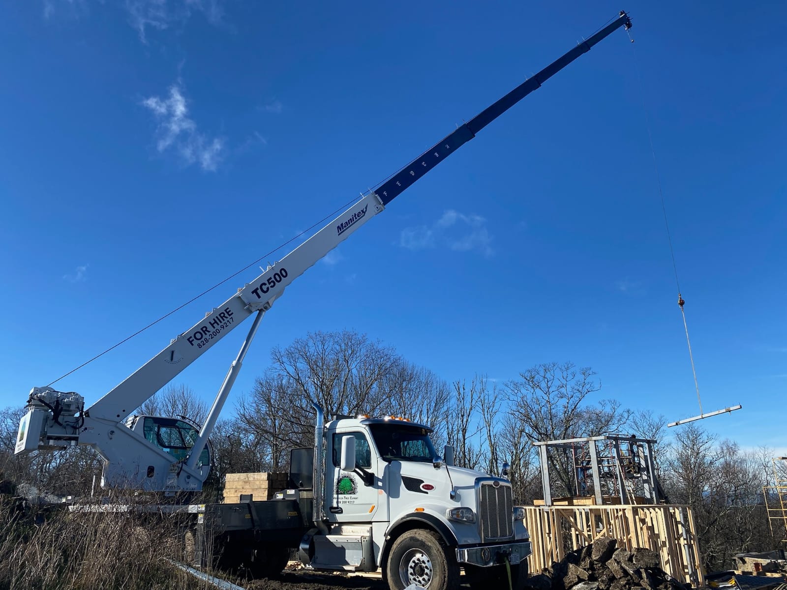 50 ton telescopic crane in action